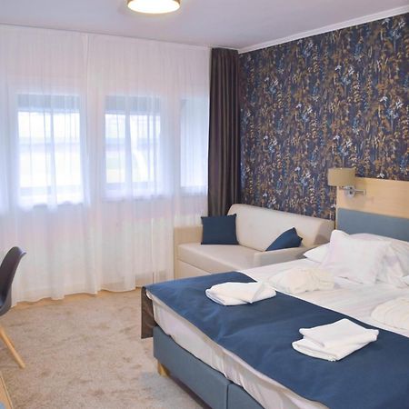 Hoforras Hotel Дьюла Екстер'єр фото